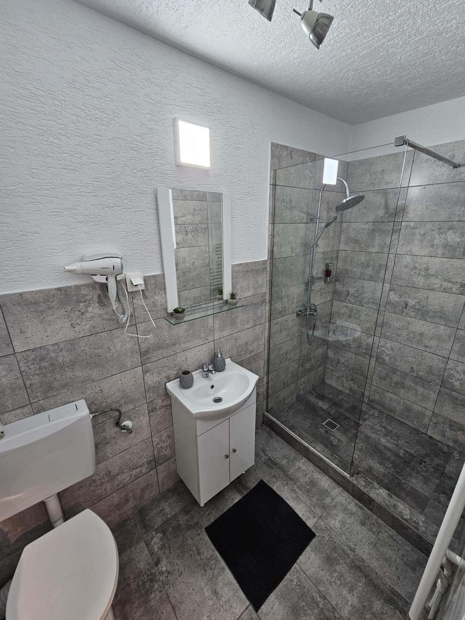 Mona Central Apartment Hunedoara Exterior photo
